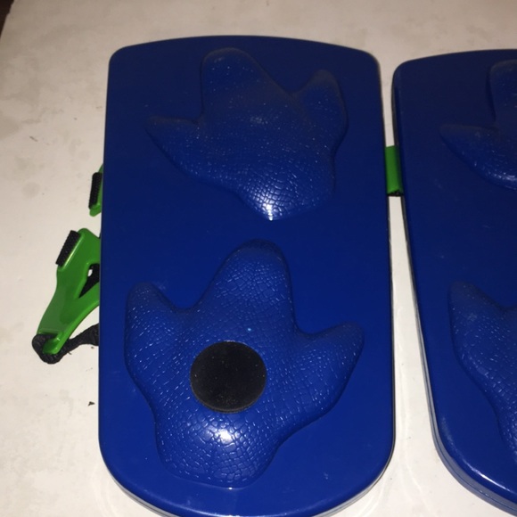 KIDS STRAP ON SNOW STOMPERS SNOW SHOES WITH DINO PRINT BOTTOMS BY IDEAL - Picture 3 of 3